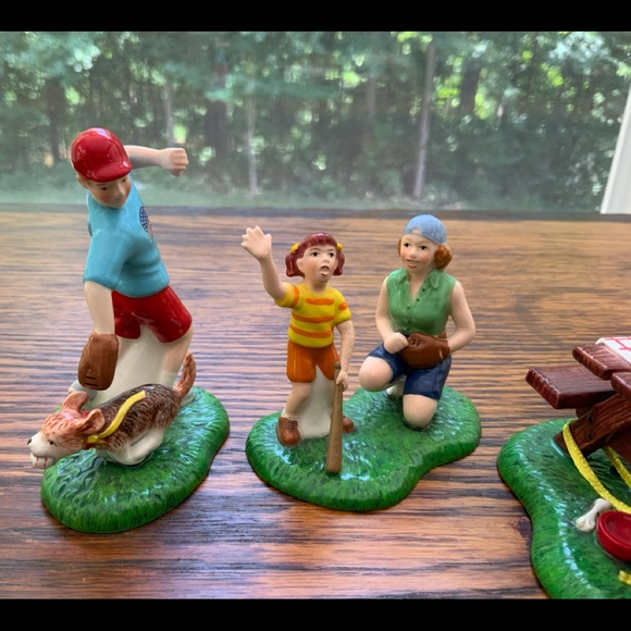 Department 56 Accessories Snow Village Summertime Family Picnic (Set of 3) - Picture 4 of 8